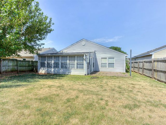 920 Periwinkle Drive, Yukon, OK 73099