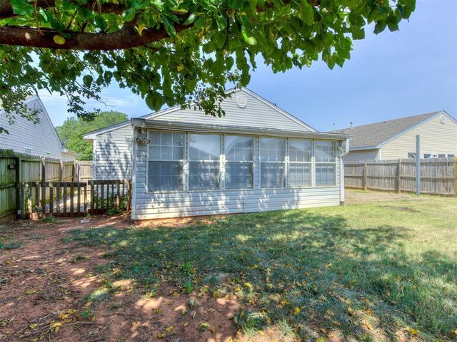 920 Periwinkle Drive, Yukon, OK 73099