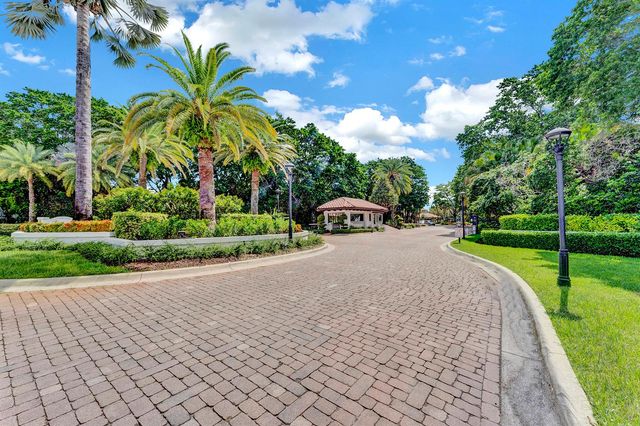 1920 Parkside Circle S, Boca Raton, FL 33486