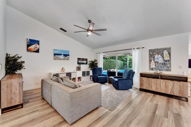 1920 Parkside Circle S, Boca Raton, FL 33486