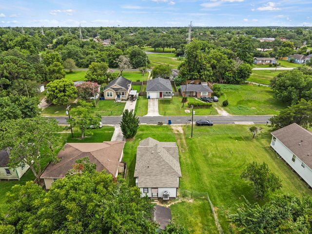 6414 Woodrow Street, Texas City, TX 77591