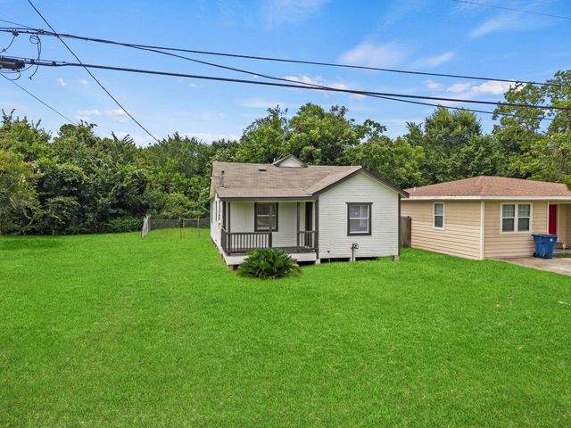 6414 Woodrow Street, Texas City, TX 77591