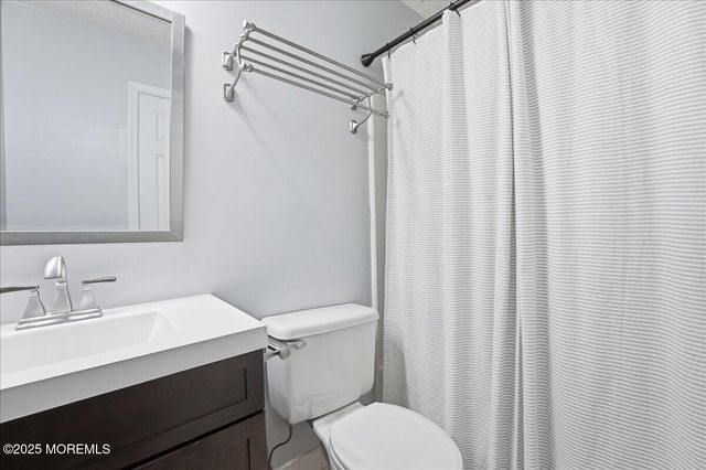 26 Dover Court, Tinton Falls, NJ 07712