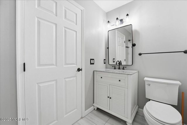 26 Dover Court, Tinton Falls, NJ 07712