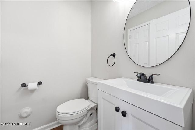 26 Dover Court, Tinton Falls, NJ 07712