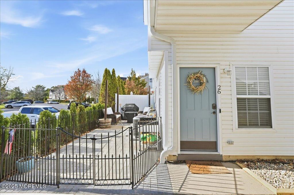 26 Dover Court, Tinton Falls, NJ 07712