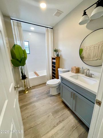 529 W UNIVERSITY Drive, Mesa, AZ 85201