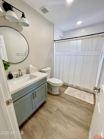 529 W UNIVERSITY Drive, Mesa, AZ 85201