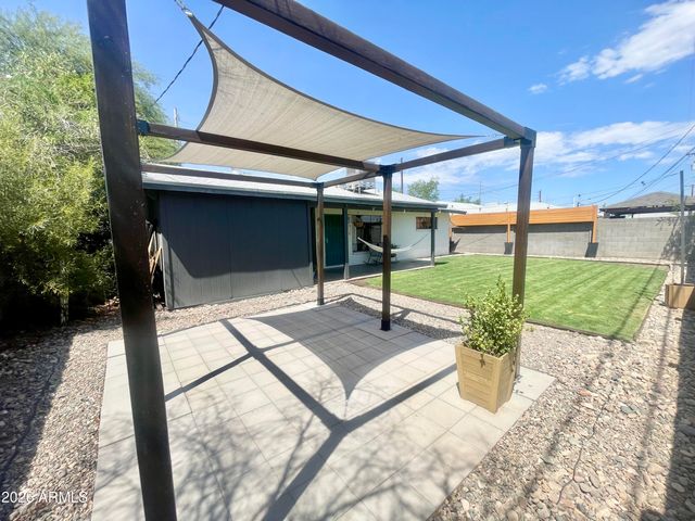 529 W UNIVERSITY Drive, Mesa, AZ 85201