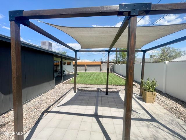 529 W UNIVERSITY Drive, Mesa, AZ 85201