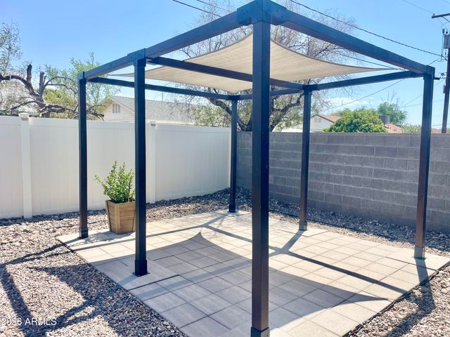 529 W UNIVERSITY Drive, Mesa, AZ 85201