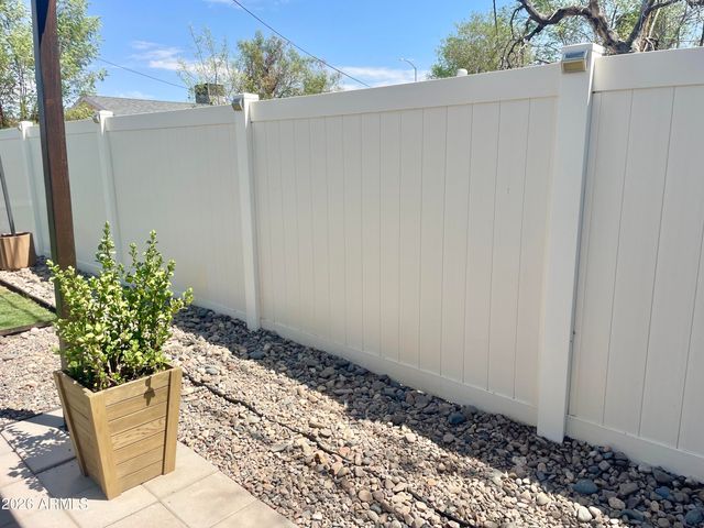 529 W UNIVERSITY Drive, Mesa, AZ 85201
