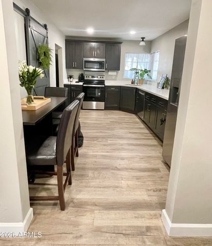 529 W UNIVERSITY Drive, Mesa, AZ 85201