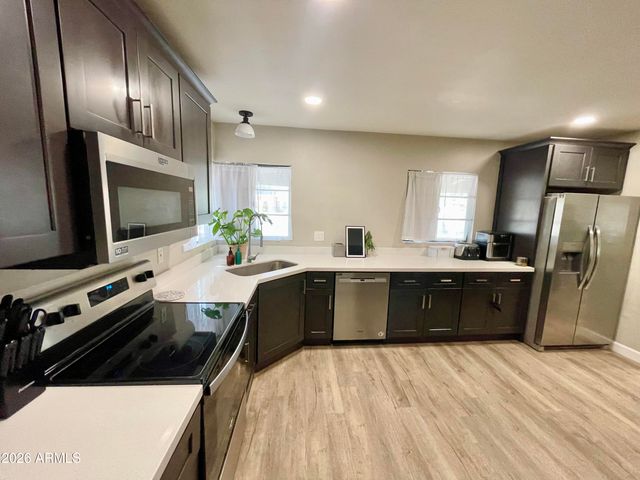 529 W UNIVERSITY Drive, Mesa, AZ 85201