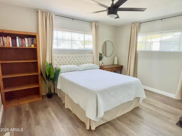 529 W UNIVERSITY Drive, Mesa, AZ 85201