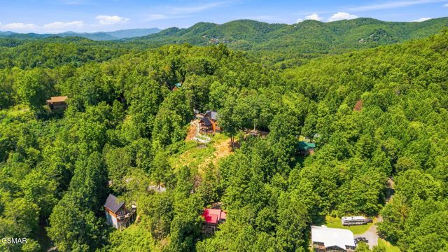 1935 Sb Ogle Lane, Sevierville, TN 37876