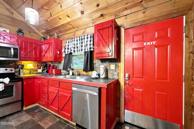 1935 Sb Ogle Lane, Sevierville, TN 37876