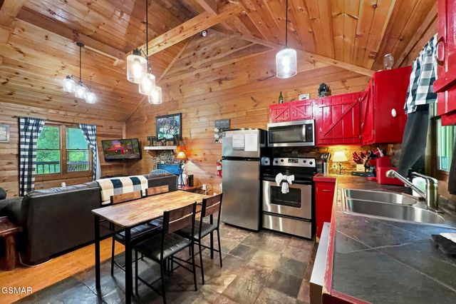 1935 Sb Ogle Lane, Sevierville, TN 37876