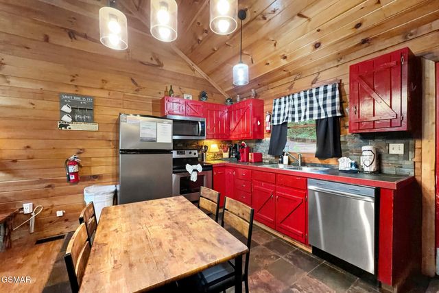 1935 Sb Ogle Lane, Sevierville, TN 37876