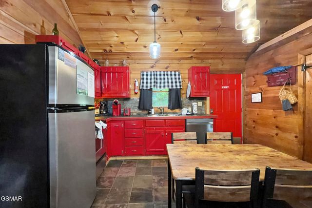 1935 Sb Ogle Lane, Sevierville, TN 37876