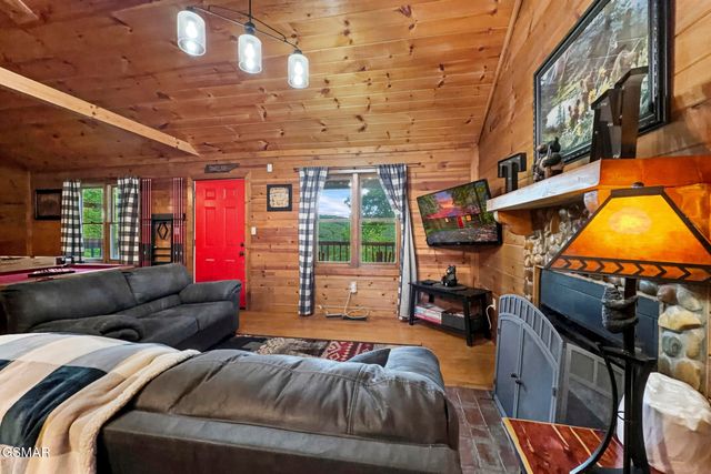 1935 Sb Ogle Lane, Sevierville, TN 37876