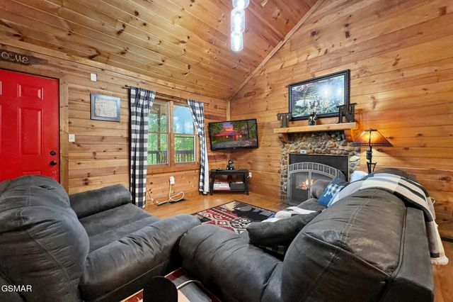 1935 Sb Ogle Lane, Sevierville, TN 37876
