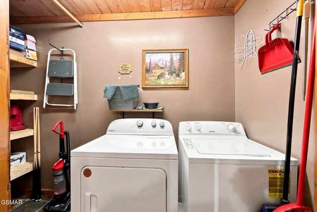 1935 Sb Ogle Lane, Sevierville, TN 37876