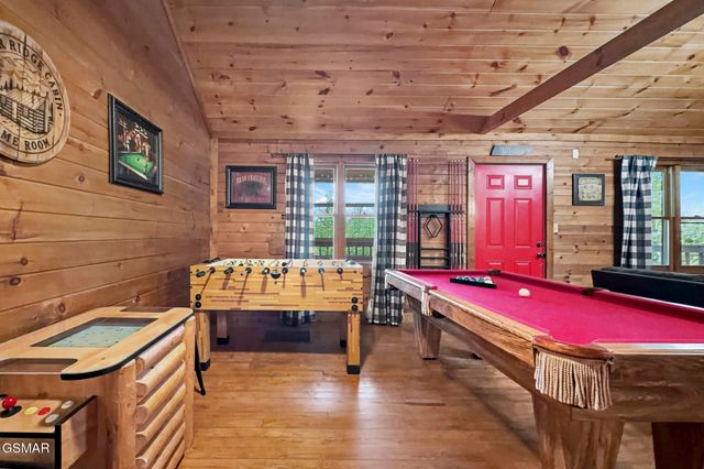 1935 Sb Ogle Lane, Sevierville, TN 37876