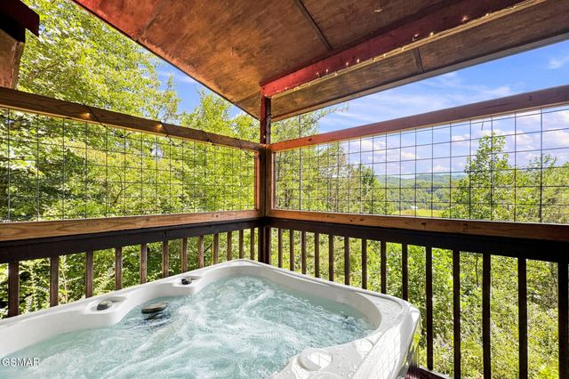 1935 Sb Ogle Lane, Sevierville, TN 37876
