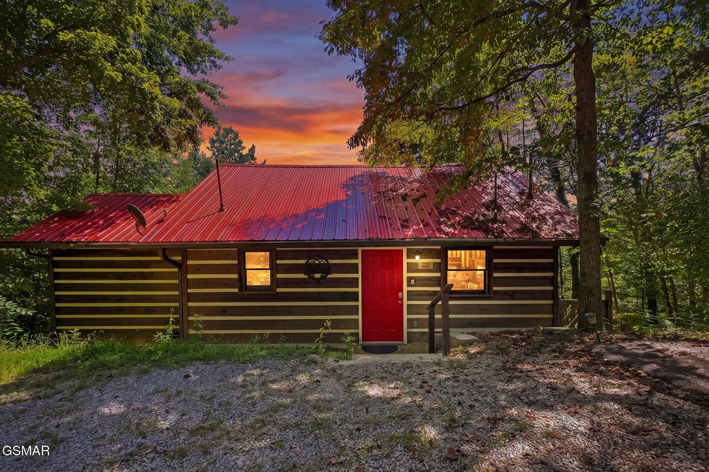 1935 Sb Ogle Lane, Sevierville, TN 37876