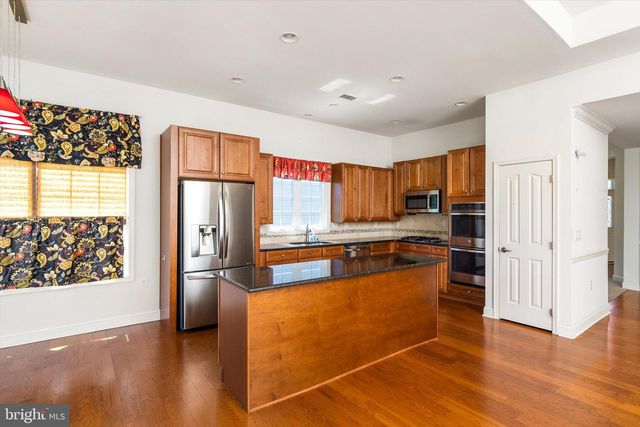24 RAVENSLAKE RD, Monroe Township, NJ 08831