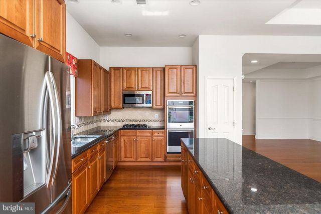 24 RAVENSLAKE RD, Monroe Township, NJ 08831