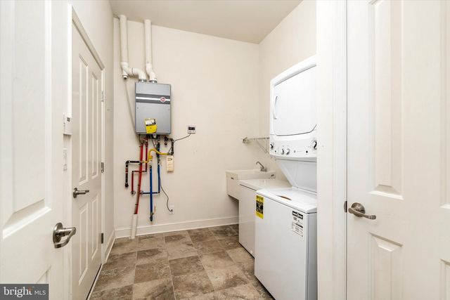 24 RAVENSLAKE RD, Monroe Township, NJ 08831