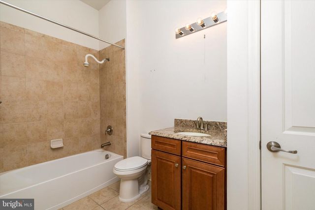 24 RAVENSLAKE RD, Monroe Township, NJ 08831