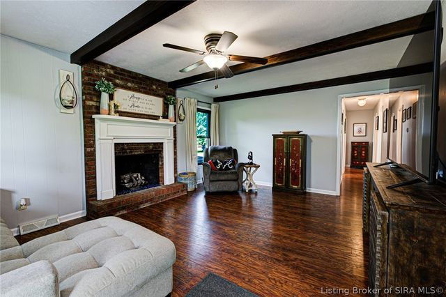 847 Beechwood Street, Sellersburg, IN 47172