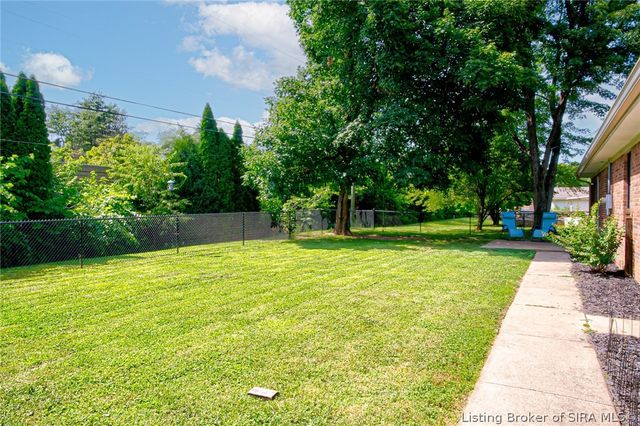 847 Beechwood Street, Sellersburg, IN 47172