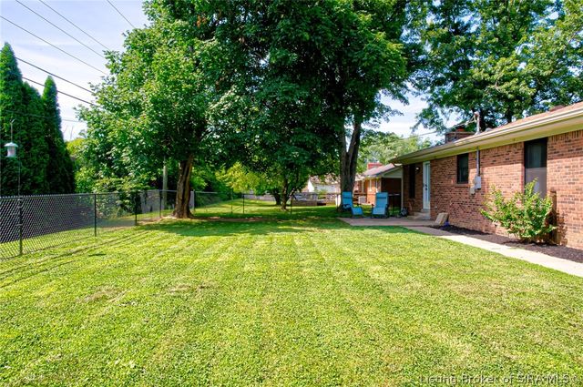 847 Beechwood Street, Sellersburg, IN 47172
