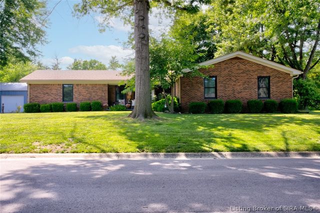 847 Beechwood Street, Sellersburg, IN 47172
