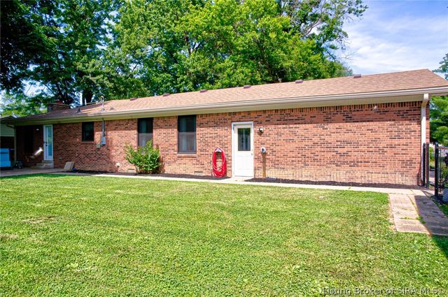 847 Beechwood Street, Sellersburg, IN 47172