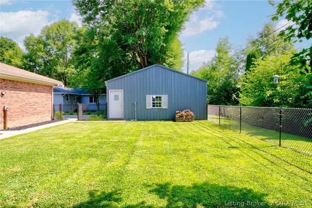 847 Beechwood Street, Sellersburg, IN 47172