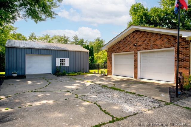 847 Beechwood Street, Sellersburg, IN 47172