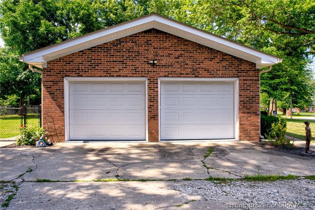 847 Beechwood Street, Sellersburg, IN 47172