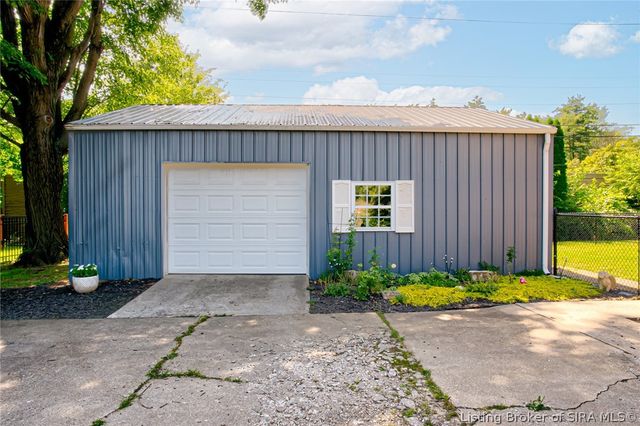 847 Beechwood Street, Sellersburg, IN 47172