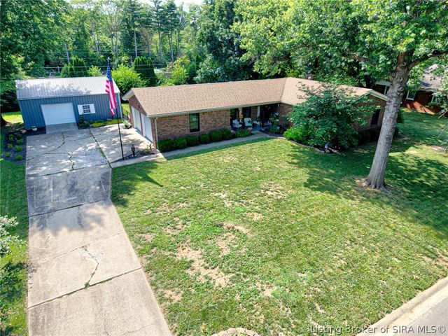 847 Beechwood Street, Sellersburg, IN 47172