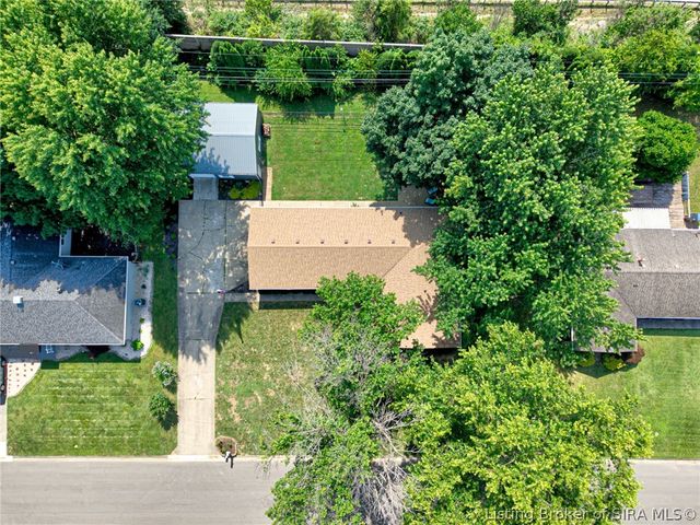 847 Beechwood Street, Sellersburg, IN 47172