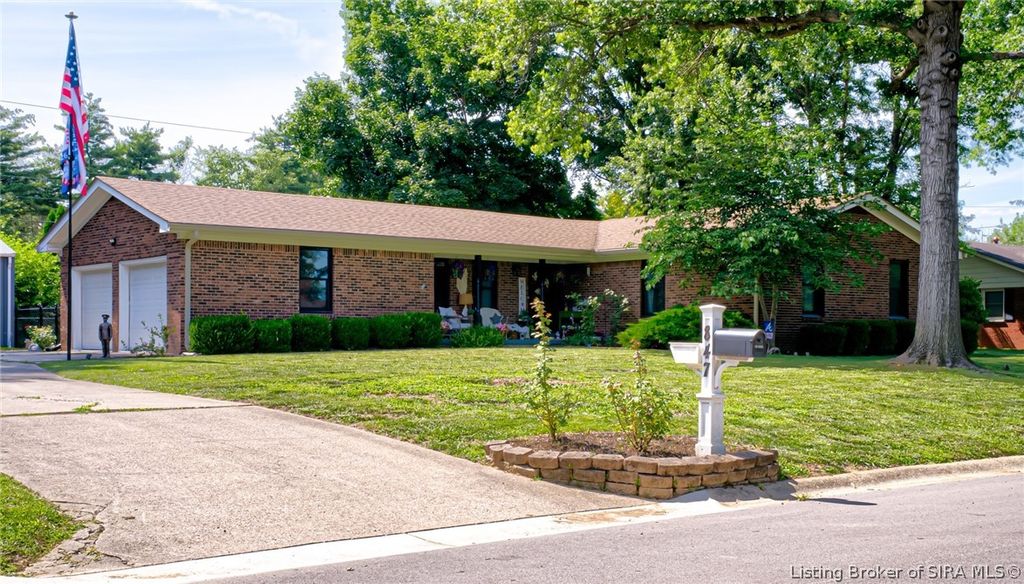 847 Beechwood Street, Sellersburg, IN 47172