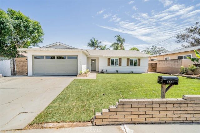 1227 Jadestone Lane, Corona, CA 92882