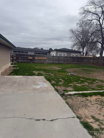 743 Lawrence Ave, Twin Falls, ID 83301