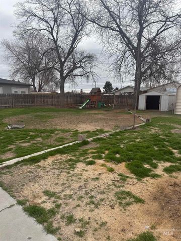 743 Lawrence Ave, Twin Falls, ID 83301