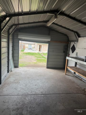 743 Lawrence Ave, Twin Falls, ID 83301